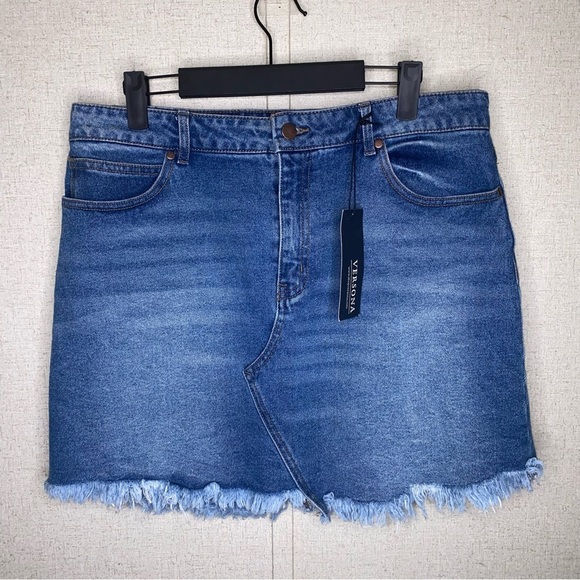SOLD✨NWT Versona Size 14 Denim Mini Skirt with Raw Fringe Hem - Picture 6 of 7